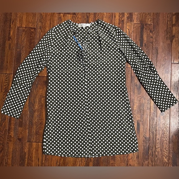 DIANE VON FURSTENBERG Silk Polka Dotted Shift Dress with Keyhole Detail Size 2 - Picture 4 of 10